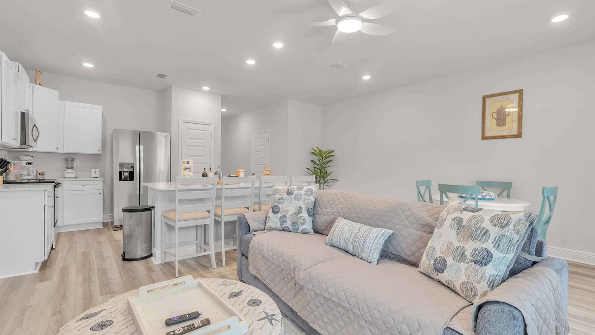 Gulf Breeze House | Drift Bay: Zoo, Boat Ramp, Foosball and Beach