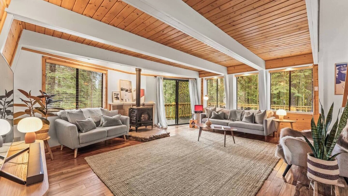 Tahoe Pines Cabin | Drifthaus | Firepit, Fireplace & BBQ!