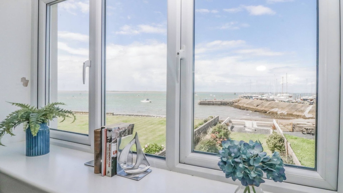 Barrow-in-Furness Cottage | Driftwood, 23 Roa Island