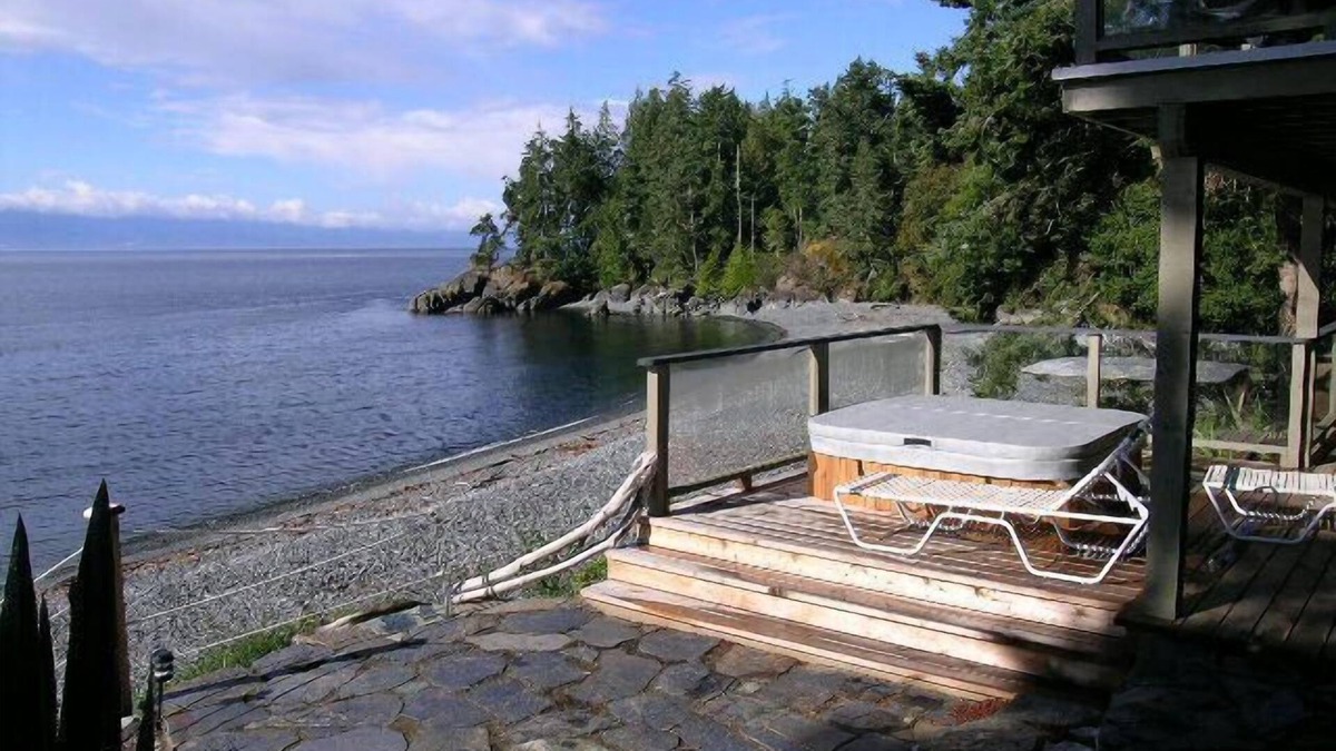 Otter Point House | Driftwood Beach House, Beachfront Home, Hot Tub, Family Friendly, easy access