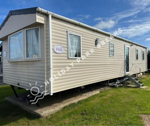 Selsey House | Driftwood - Bronze 3 bedroom West Sands Sleeps 8