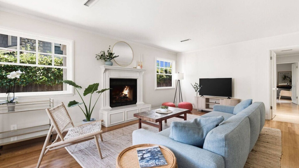East Mesa House | Driftwood Club - 5bd, BBQ, Minutes from Beach