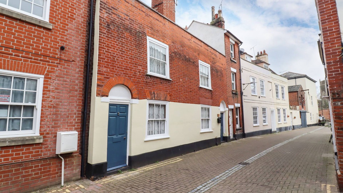 Harwich Cottage | DRIFTWOOD COTTAGE, family friendly, with a garden in Harwich
