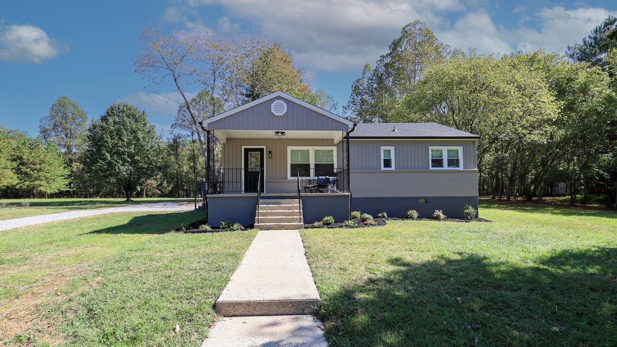 Henry Cottage | Driftwood Cottage- Smith River Fly Fishing retreat