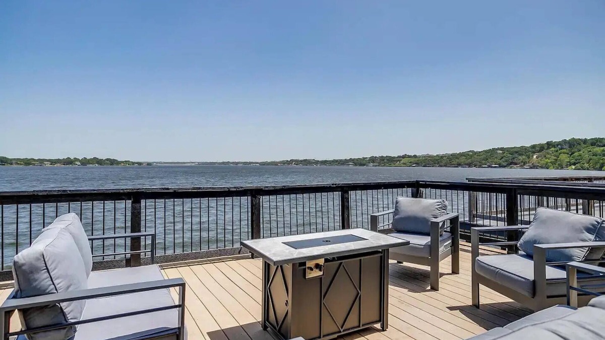 Granbury House | Driftwood Hideawaynn