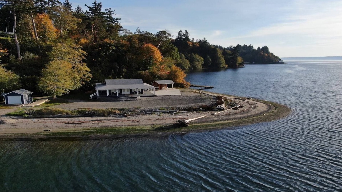 Vashon Island House | "Driftwood Island Retreat" Spectacular View, Private Waterfront on James Point.