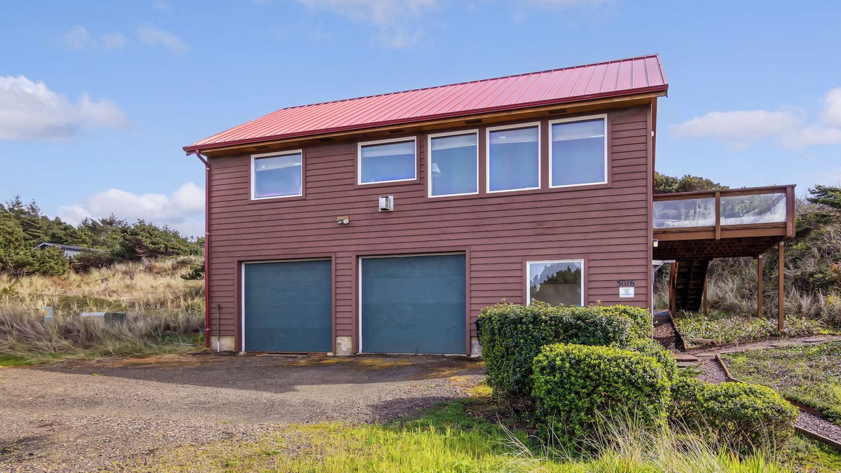Waldport House | Driftwood Loft - Seal Rock
