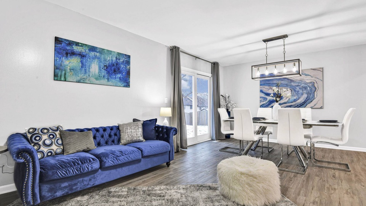 Mission House | ❖Driveway❖15min → DT❖Family-Friendly❖Yard+Patios❖Corner Lot❖Reserved Parking❖