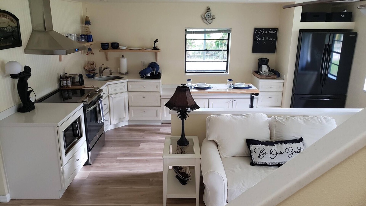 South Pinellas Community Council Cottage | Drop anchor with the one you love