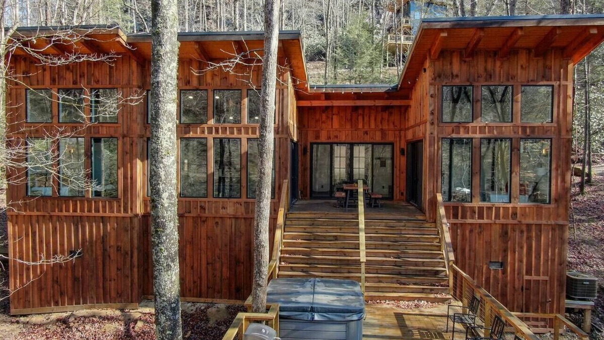 Rogers Cabin | Drop Red Gorgeous Cabin