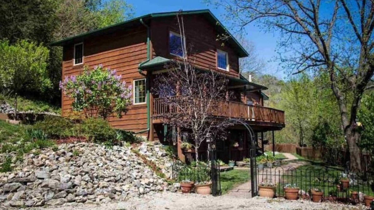Lansing House | Drop Tine Ridge w/Hot Tub