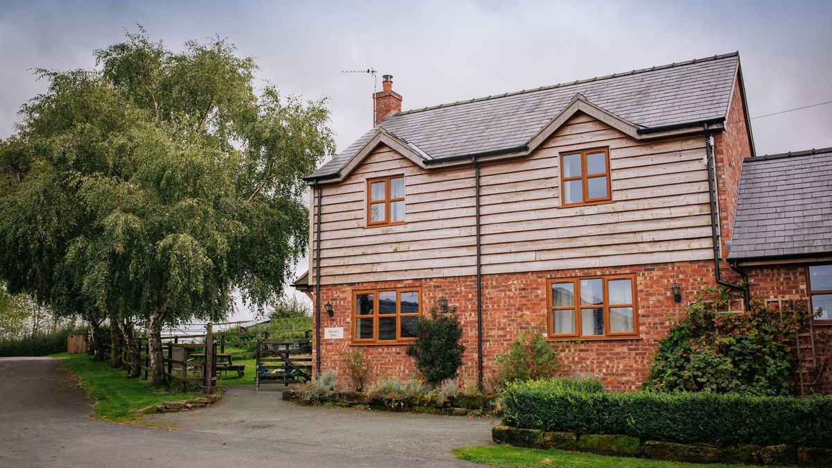 Malpas House | Drover's Barn - Stunning 3 bedroomed cottage with underfloor heating throughout.