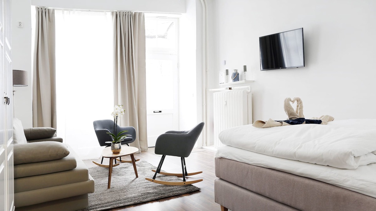 Charlottenburg-Wilmersdorf Apartment | DROY Droysenstr. Old building - box spring beds - near Kurfürstendamm