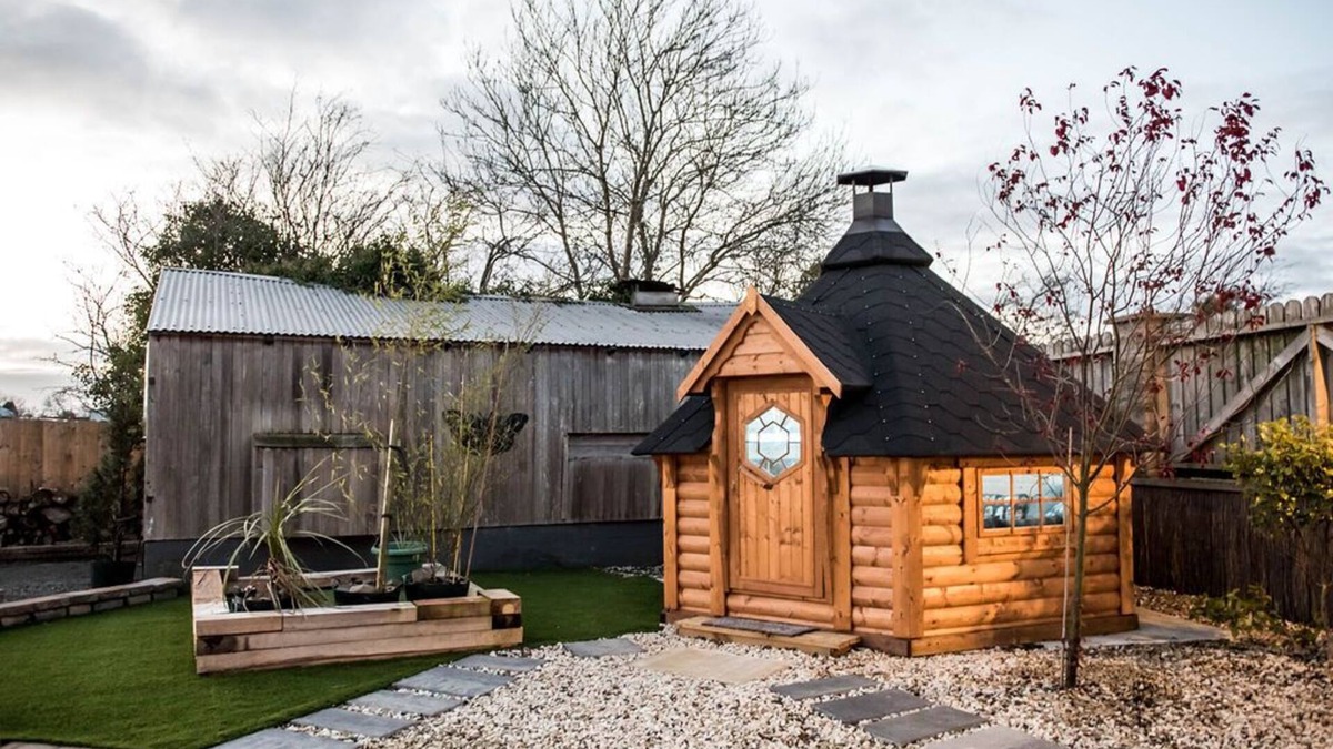 Lisburn House | Drumbo Country House - 16ppl, Hot Tub, Sauna, Gym & BBQ Hut