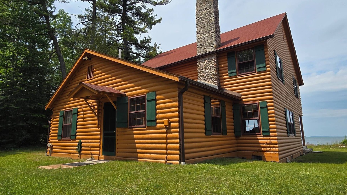 Drummond Cabin | Drummond Island Hotel & Vacation Homes - Lakeside Lodge