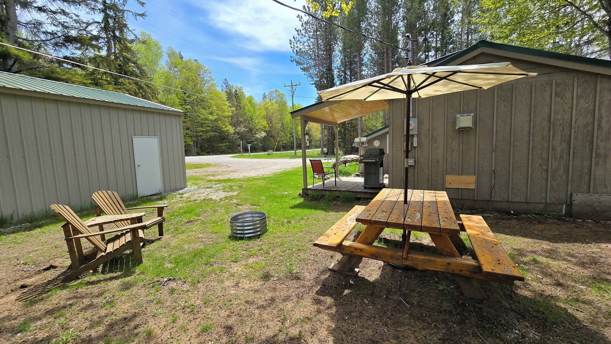 Drummond Cabin | Drummond Island Hotel & Vacation Homes - Heardy's Yada Yada