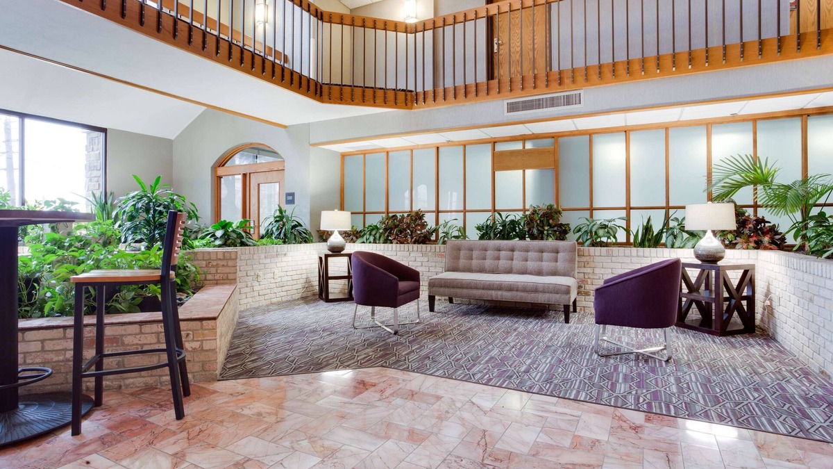 Crownhill Park Hotel | Drury Plaza Hotel San Antonio Airport