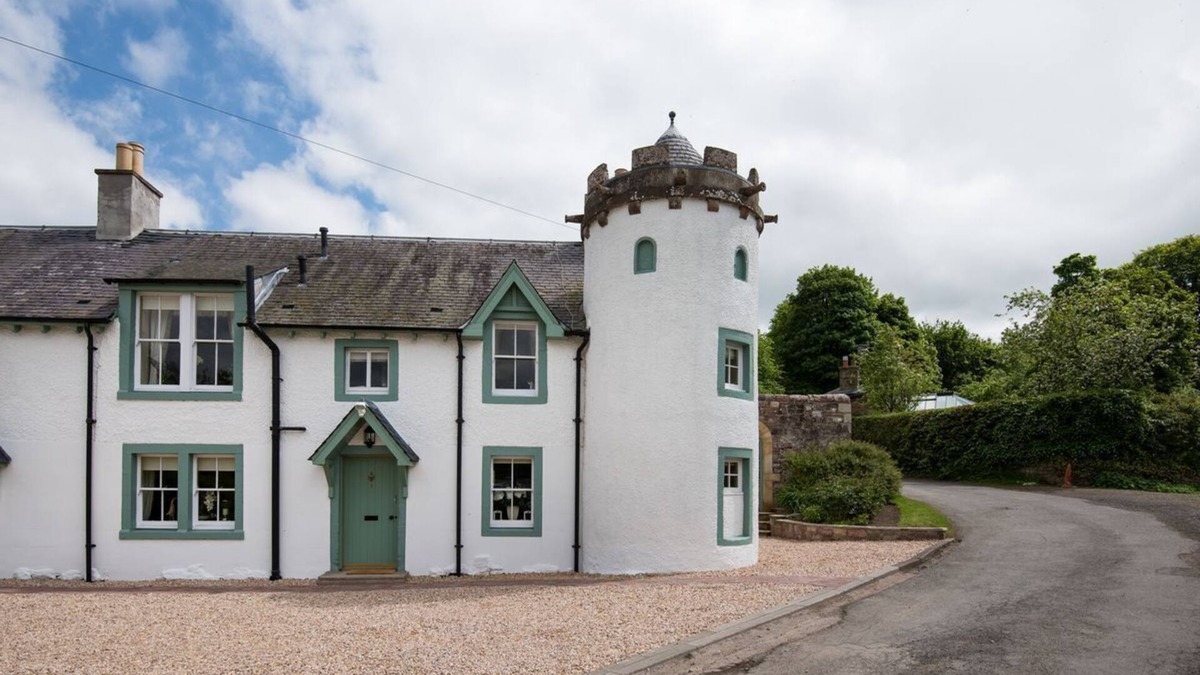 Melrose Cottage | DRYBURGH STIRLING ONE - sleeps 4 in 2 bedrooms near St Boswells