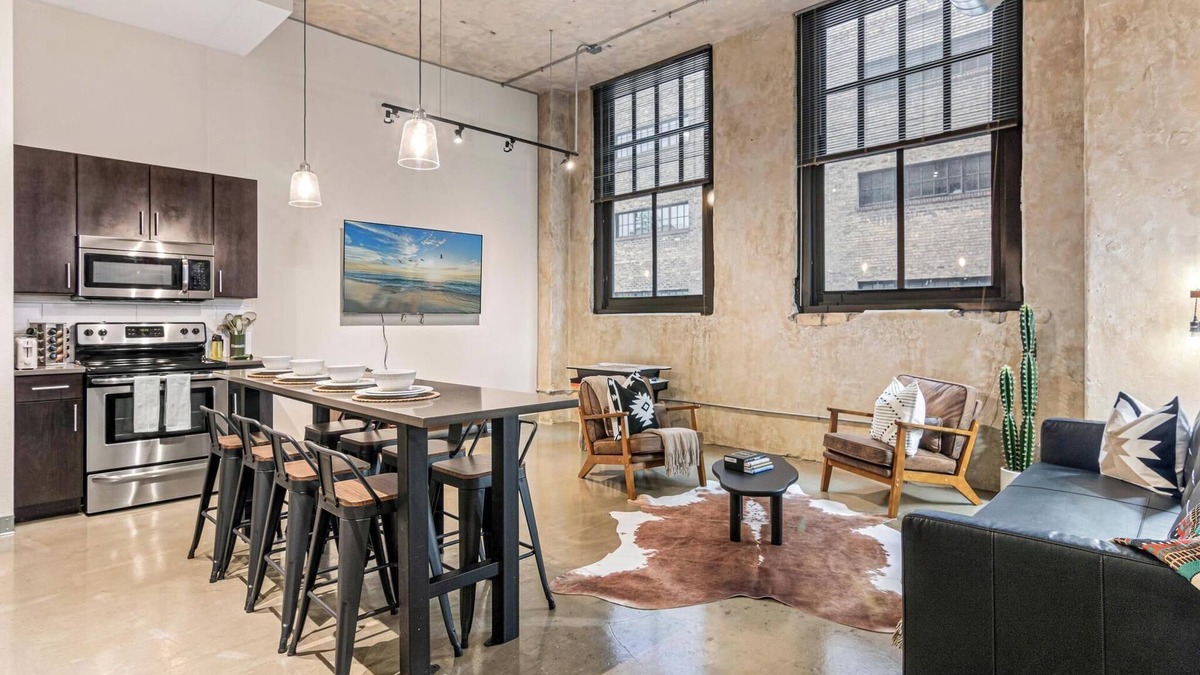 Warehouse District Apartment | DT 2BD Steps from Target Field Gym Kitchen Laundry