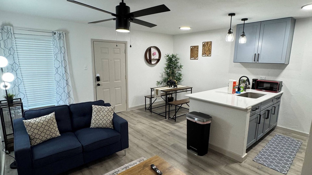 Park Central Apartment | DT Dallas Luxe Stay 1BD Apt