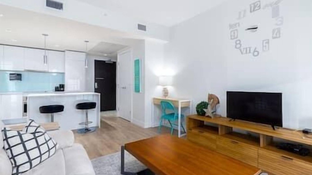 East Village Apartment | DT Skyline Views | UG Parking | Mins to Saddledome