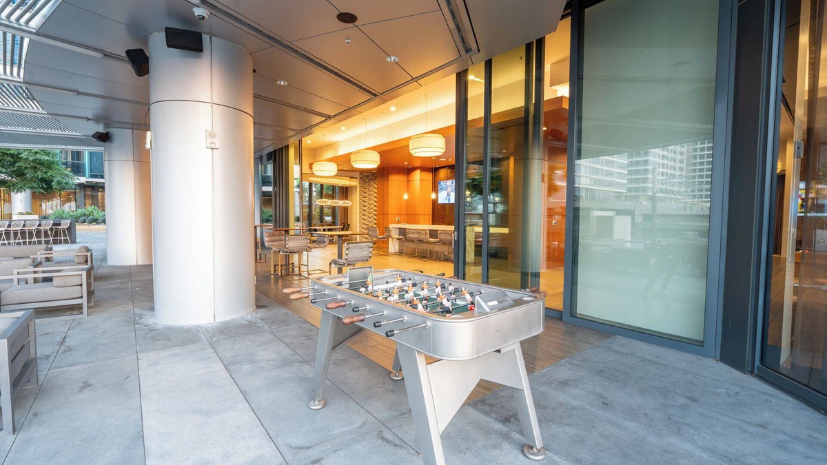 Glendale Condo | DTLA Elevated Living Luxury High Rise Unit w/Free Parking
