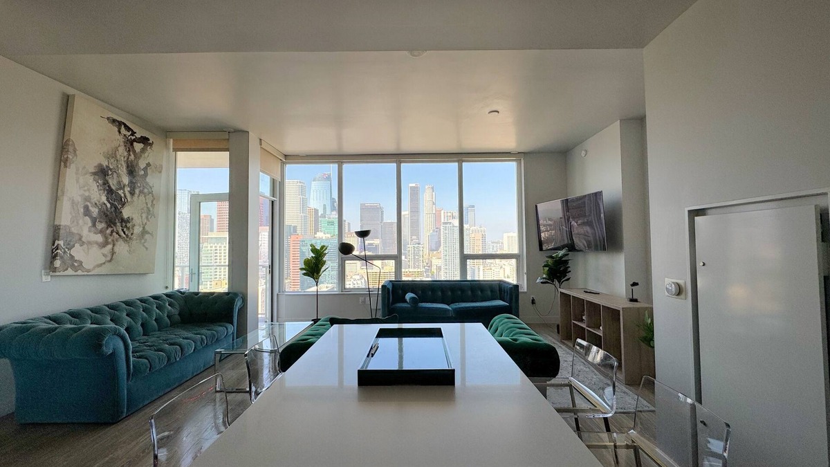 Downtown Los Angeles Apartment | Dtla Luxury High Rise