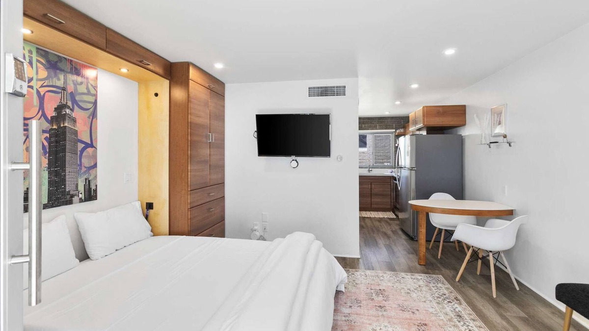 Roosevelt Condo | DTPH Mid Century Studio w/Pool & Parking