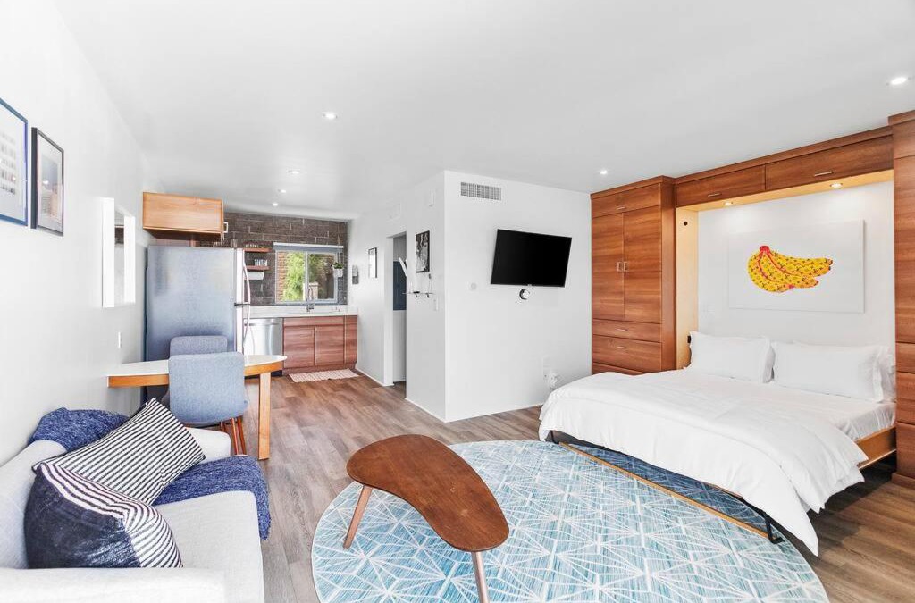 Roosevelt Apartment | DTPH Mid Century Studio w/Pool & Parking