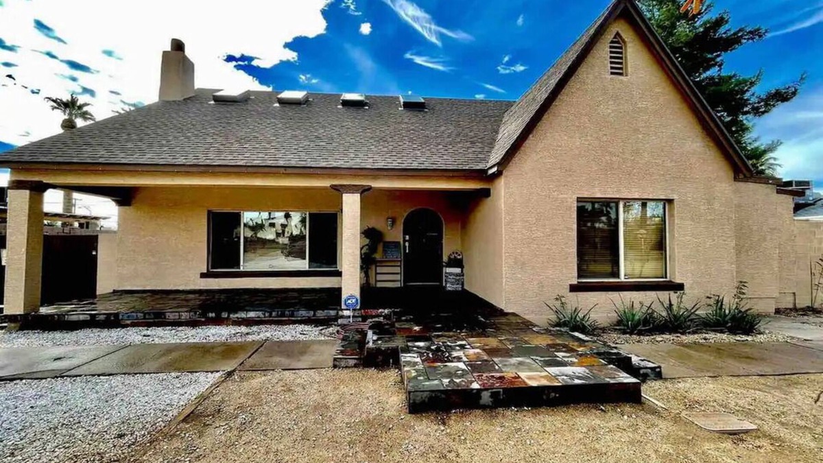 Los Olivos Historic District House | DTPHX Home - 10mins from Airport w/Heated Pool!