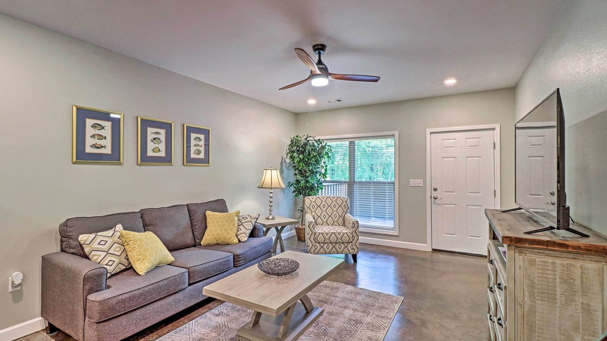 Bull Shoals Condo | Dtwn Bull Shoals Condo: 1 Mi to Lake Access!
