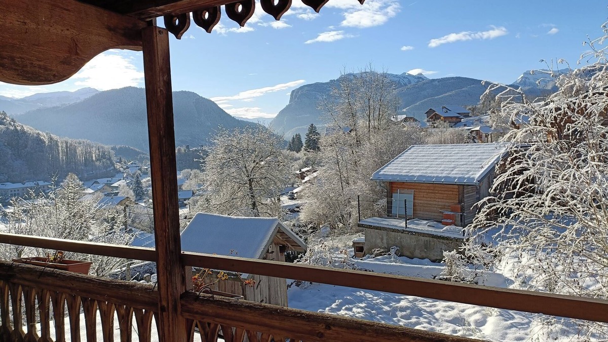 Chatillon-sur-Cluses Apartment | Du Changement Dans L'Air eco-responsible B&B. Come and relax in the mountains.