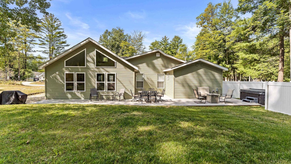 Kendall House | Dual Home: Lakefront, Big Yard, Hot Tub, Fire Pit