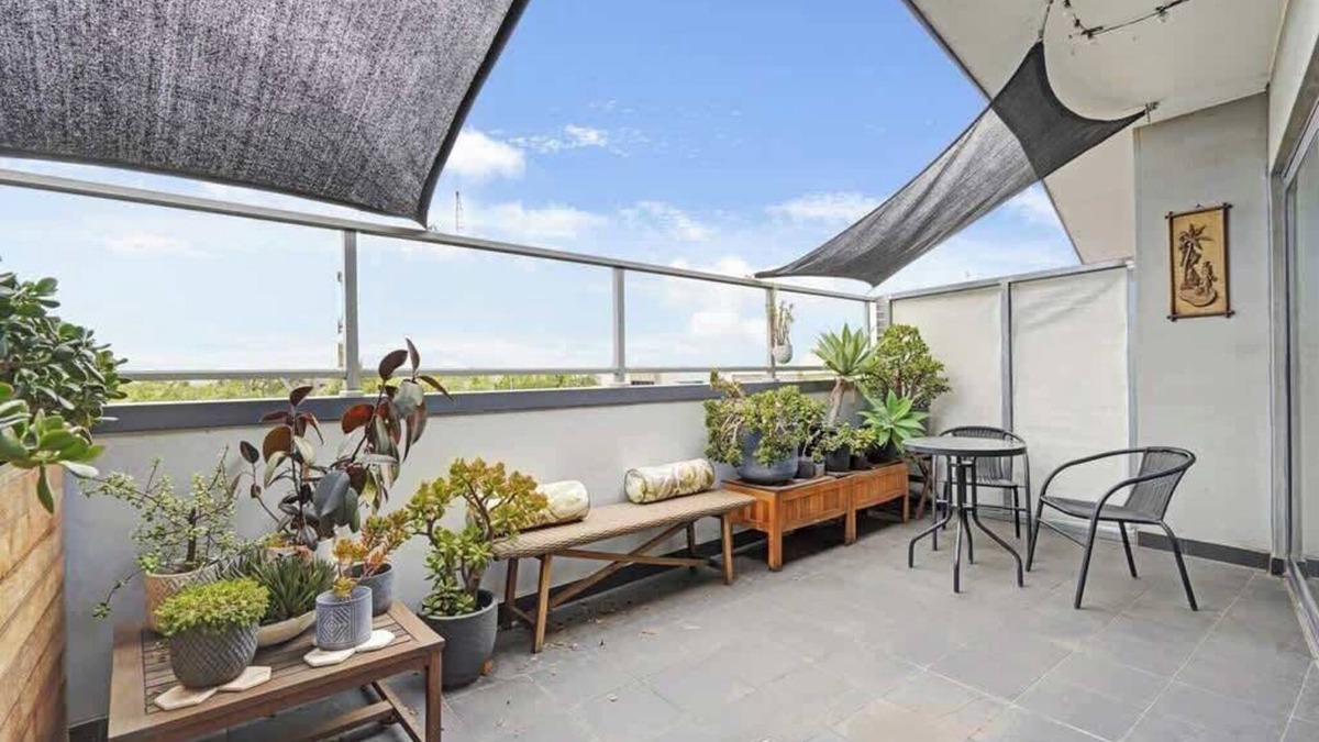 Windsor Apartment | Dual-Level St Kilda Apartment with parking