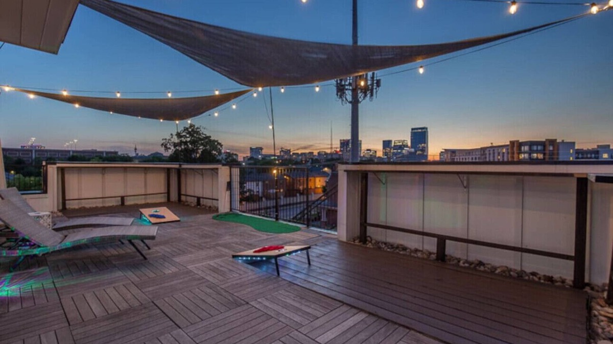 Rolling Mill Hill House | Dual Rooftop WalktoBroad 40 Bed