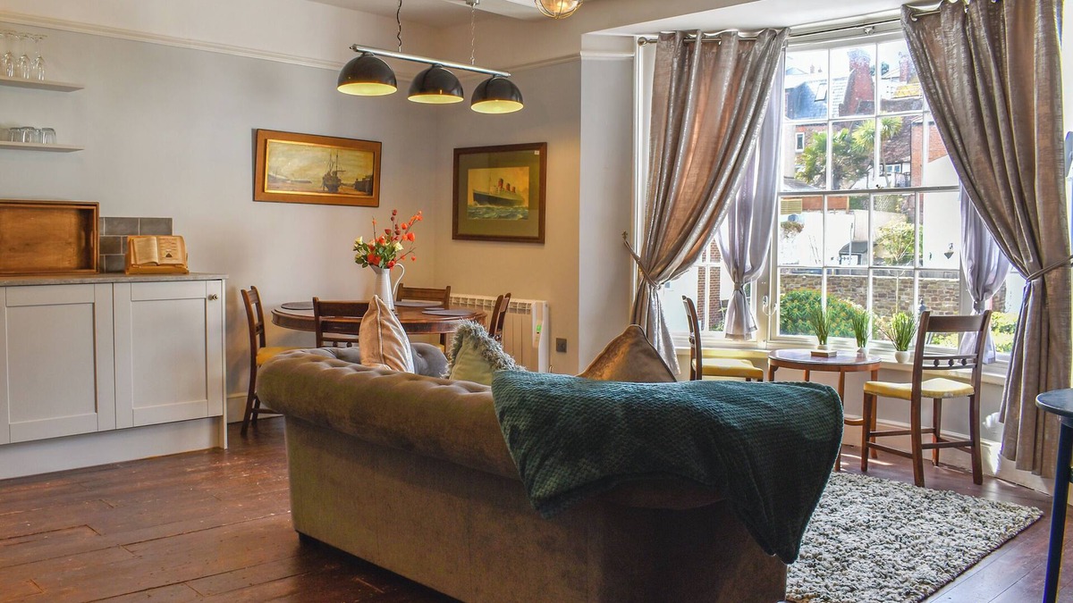 Old Town Hastings Cottage | Duke of Wellington HQ