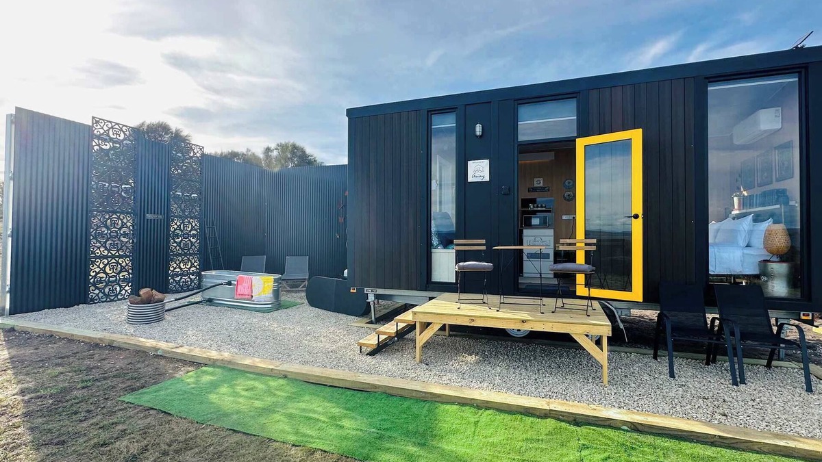 Murdunna House | Dunalley Bay Beachfront Retreat by Tiny Away