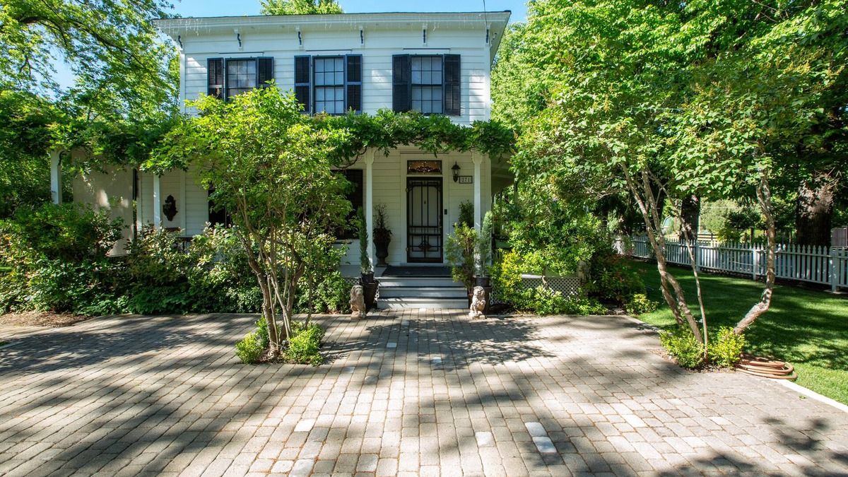 Murphys Bed & Breakfast | Dunbar House Inn and Event Property