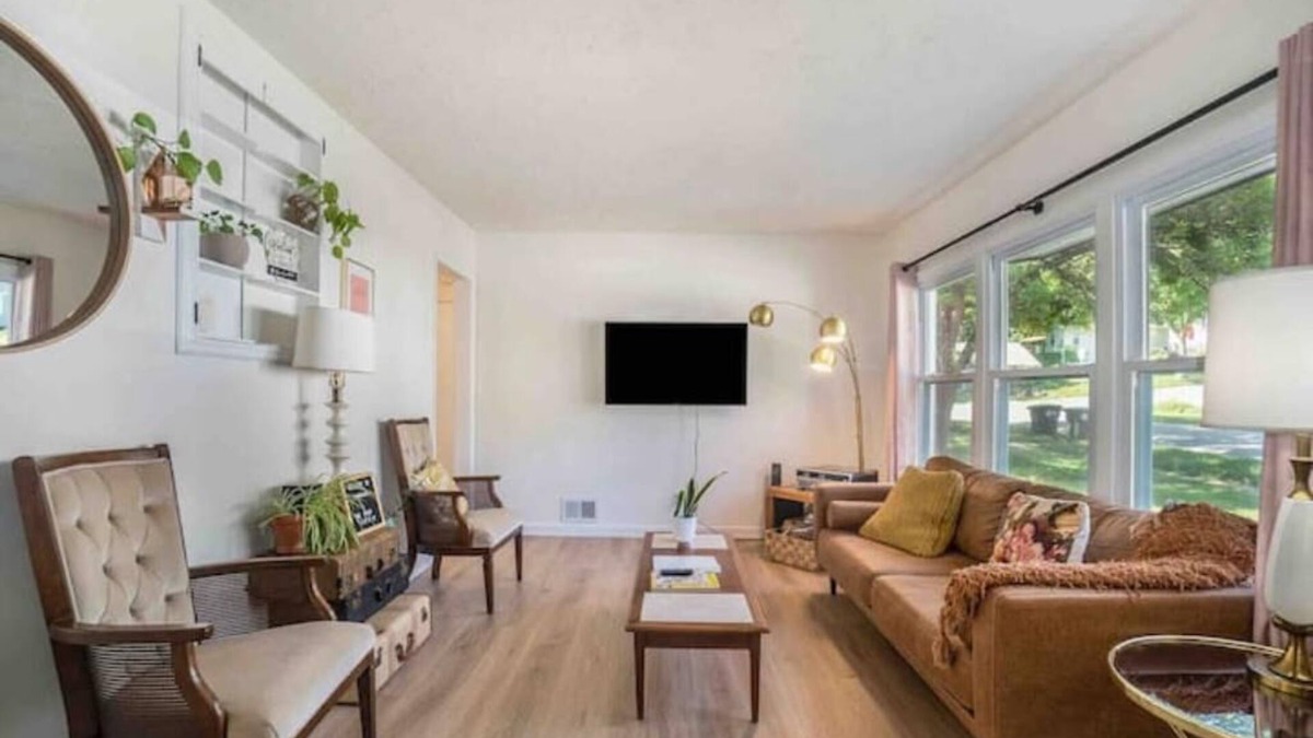 Dundee-Happy Hollow Historic District House | Dundee Den - Walkable Charming Neighborhood