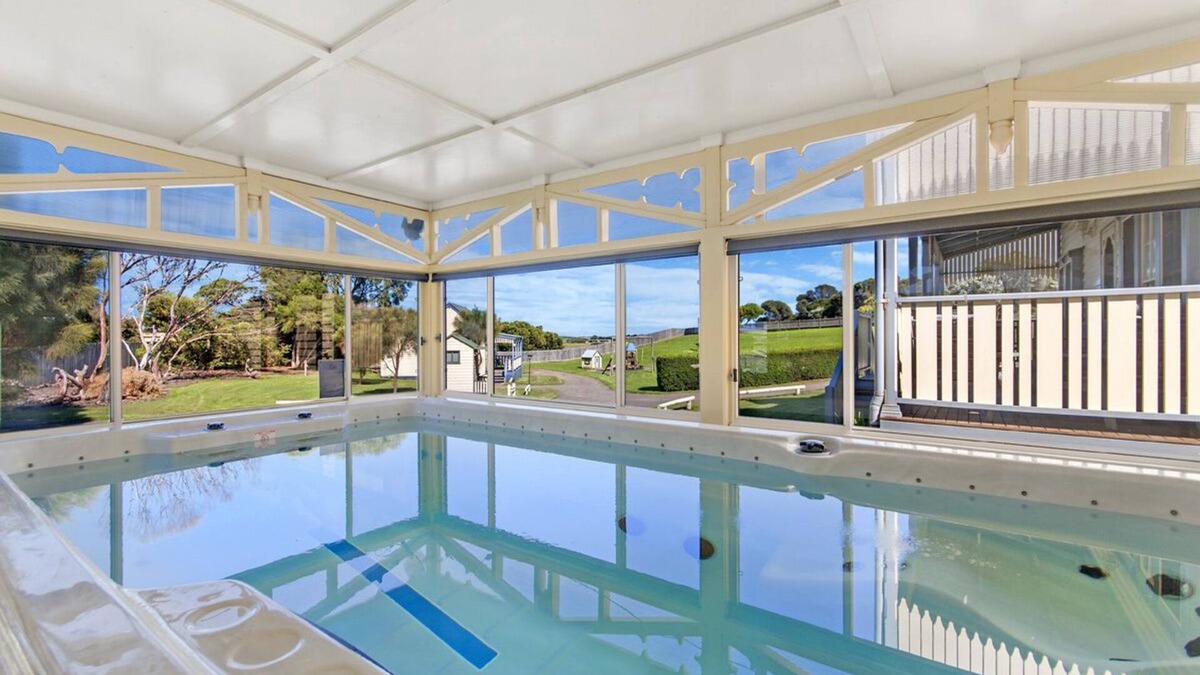 Port Fairy Cottage | Dunes - elegant beach villa with huge swim spa