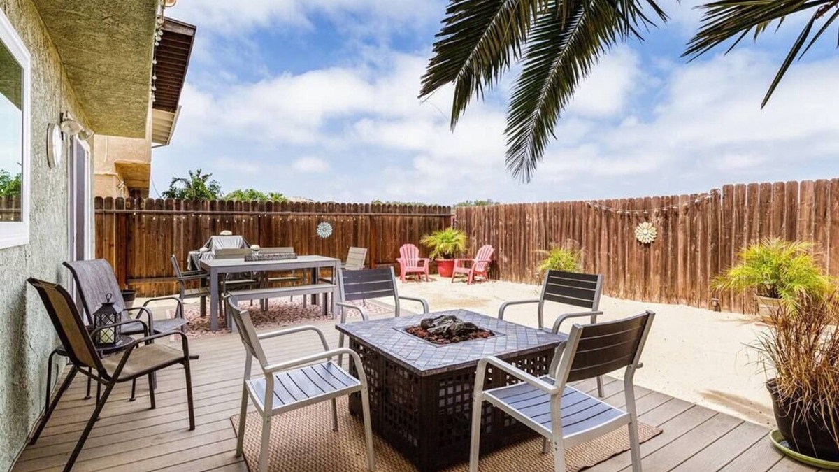 Oxnard Dunes House | Dunes Hideaway-Walk to Beach/yard/Sleeps 9!1 hr LA/30 Min Santa Barbara