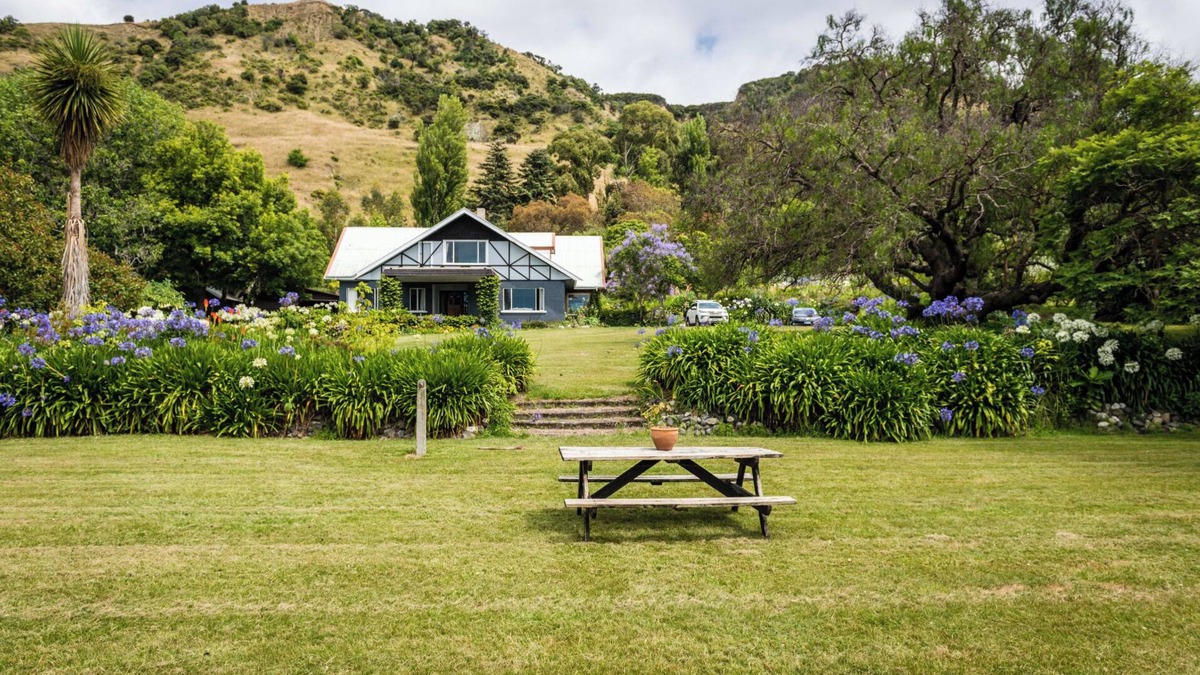 Clarence House | Dunluce Coastal Farmstay - Kaikoura Holiday Home