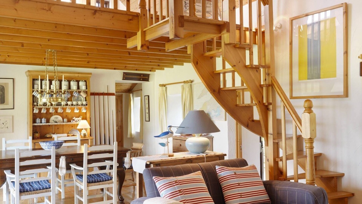 Ardnatrush Cottage | Dunmanus Pier Cottage. Seaside, own garden, sea access, child & pet-friendly