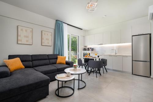 Petaloudes Apartment | Duo Verde Celine Garden Apartment