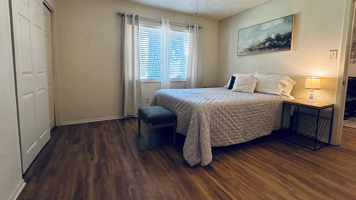 Fondren House | Duplex by Hospitals - Across from the District