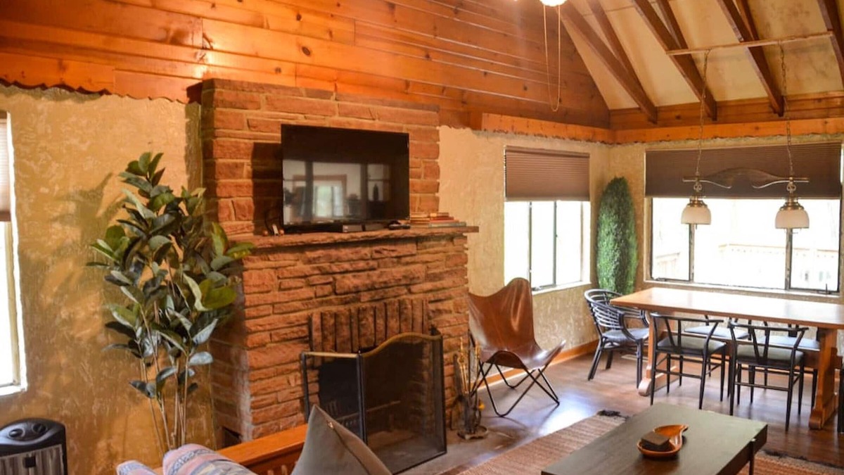 Drake Hotel | Duplex Cabin (#13) at The Woolly Bugger Inn