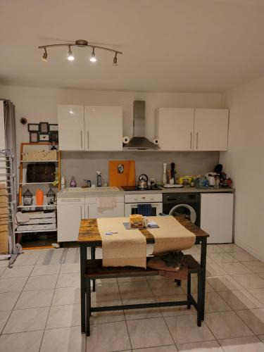 Checy Apartment | Duplex dans havre de paix, sur le GR3 proche Loire et Canal