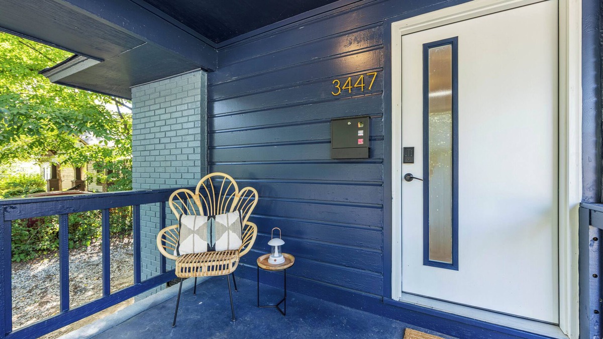 North Charlotte House | {Duplex Delight in Plaza Shamrock - Twice the Beds, Twice the Sass.}