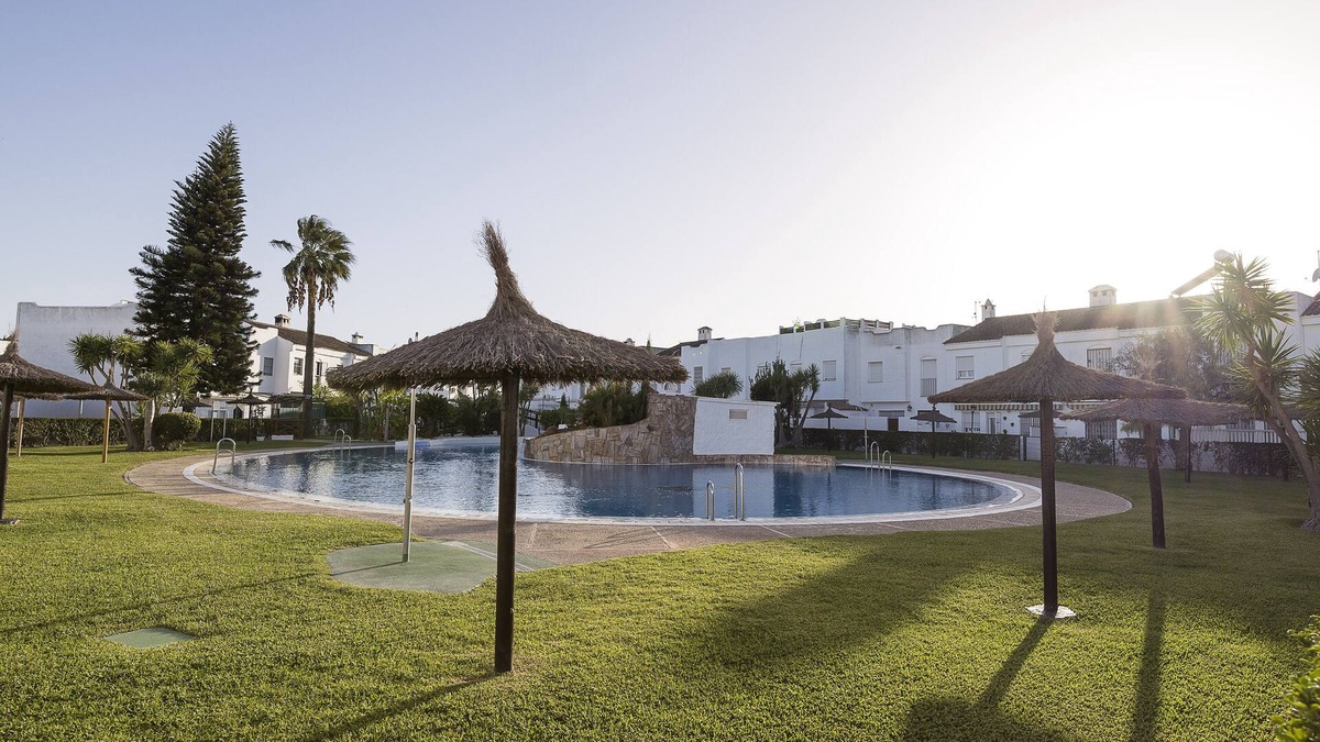 Los Gallos-Cerromolino House | DUPLEX NEAR THE BEACH - Charming house with shared pool and free WiFi.