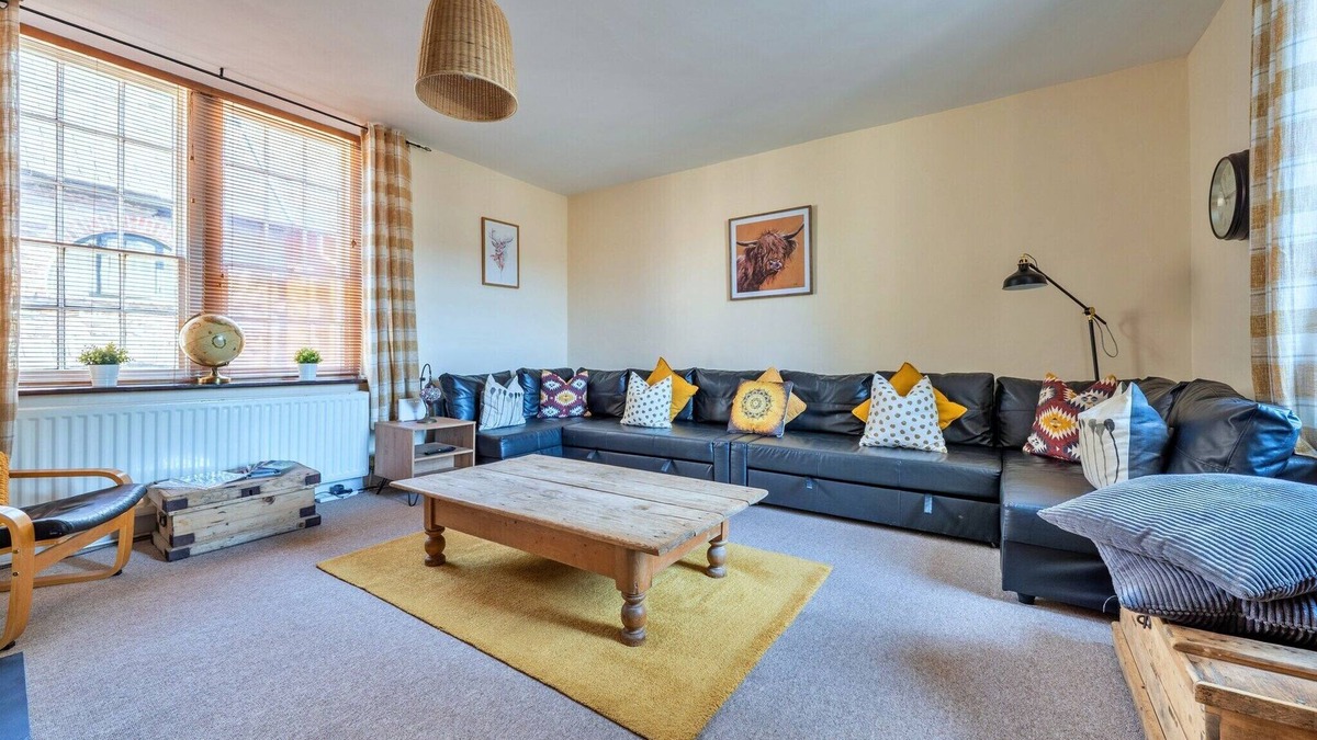 Brecon Apartment | Duplex in Brecon with Rooftop Terrace